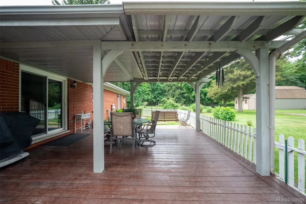 9404 River Road Algonac City MI 48001