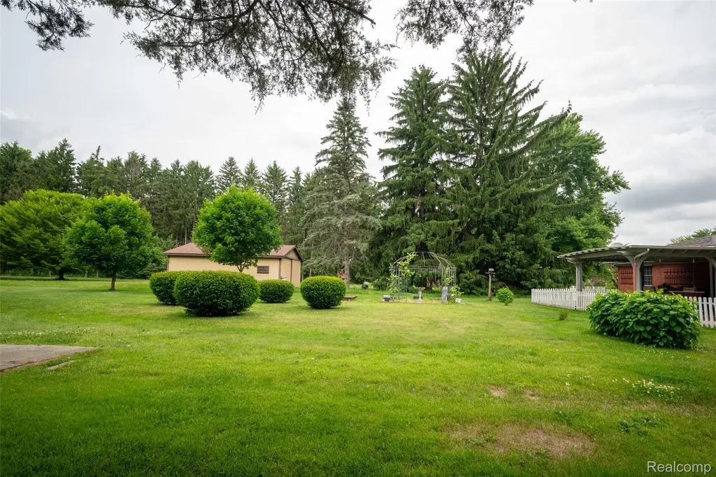 9404 River Road Algonac City MI 48001