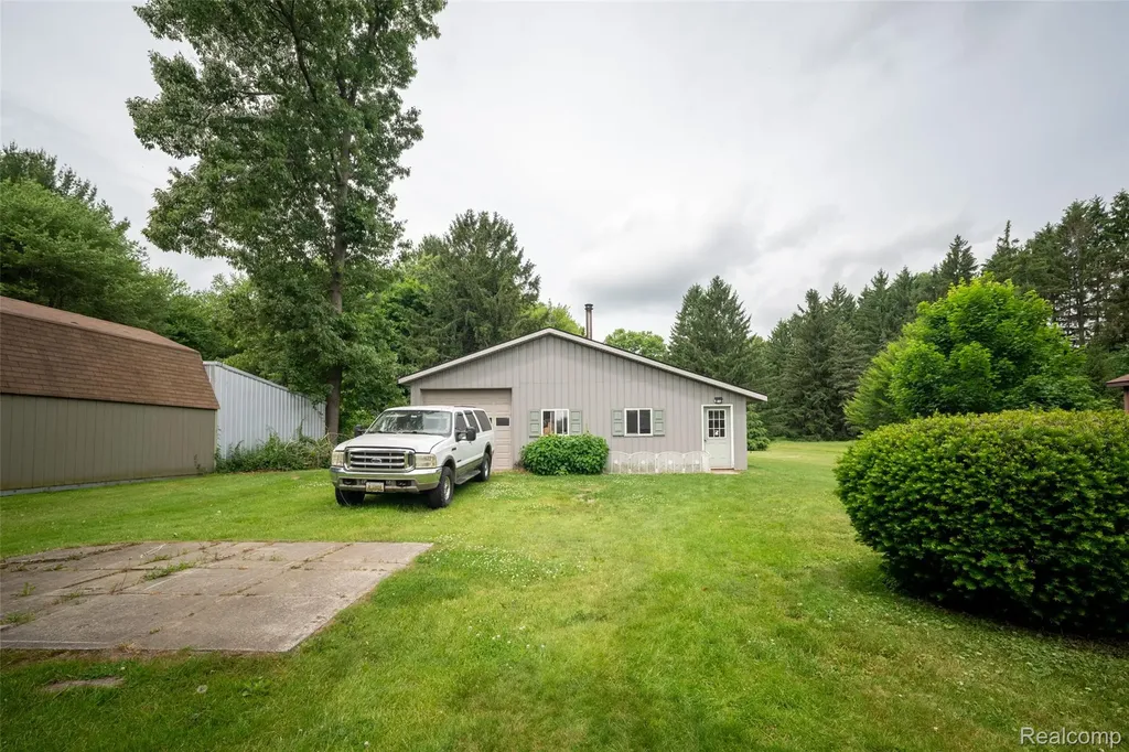 9404 River Road Algonac City MI 48001