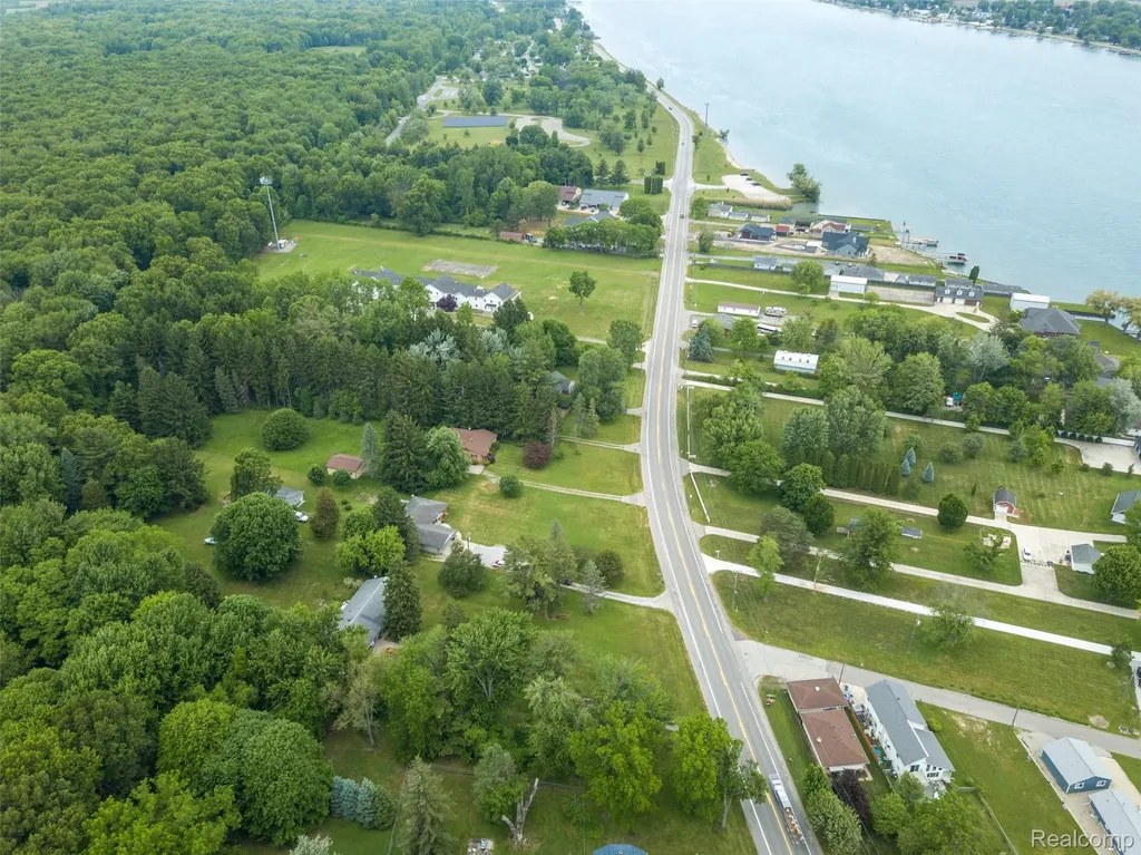 9404 River Road Algonac City MI 48001