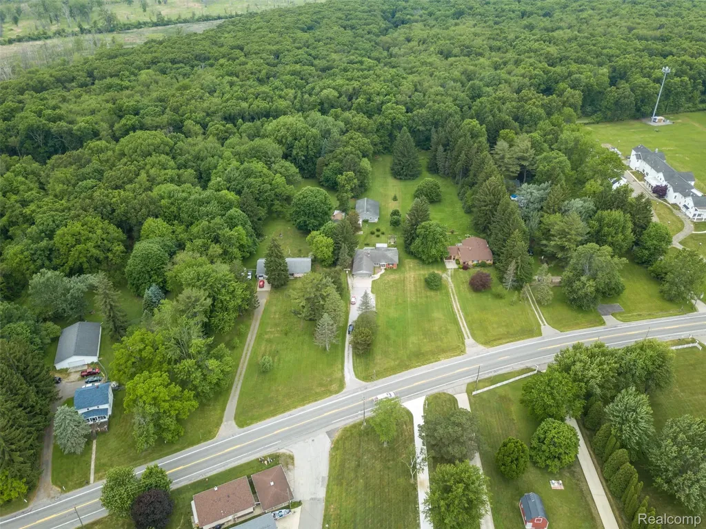 9404 River Road Algonac City MI 48001