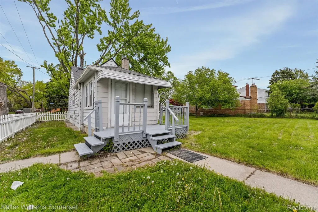 19800 Parkside Street St. Clair Shores City MI 48080