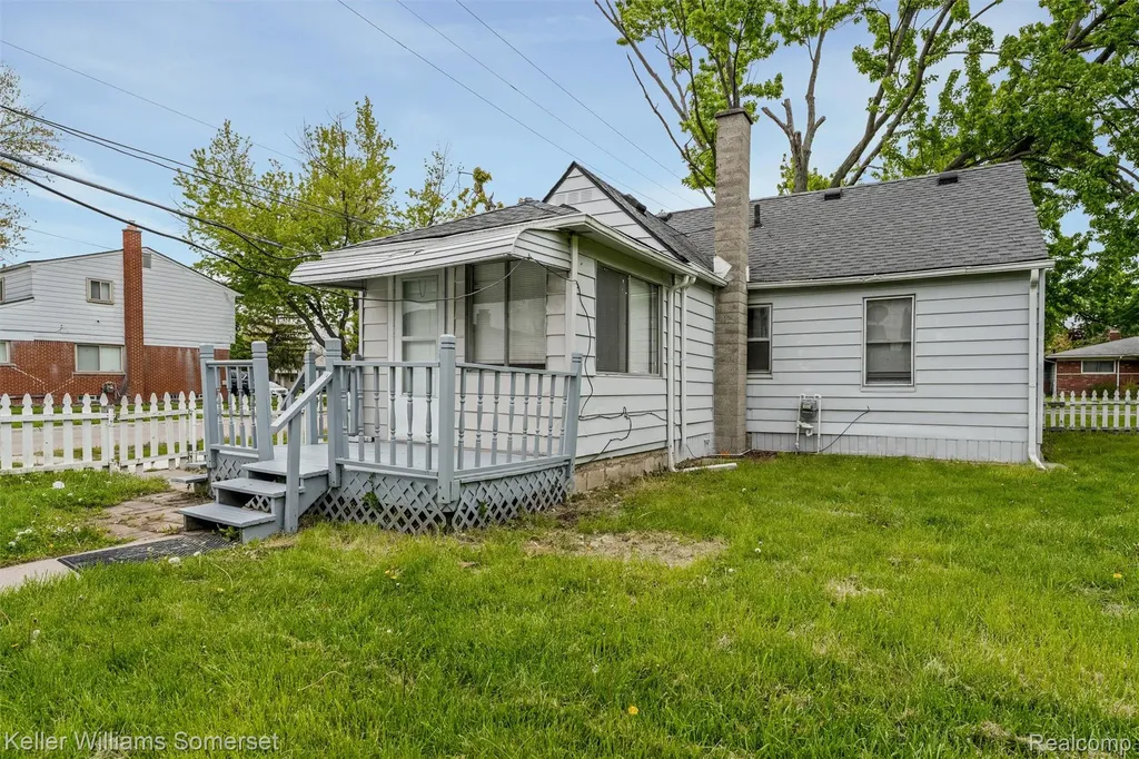 19800 Parkside Street St. Clair Shores City MI 48080