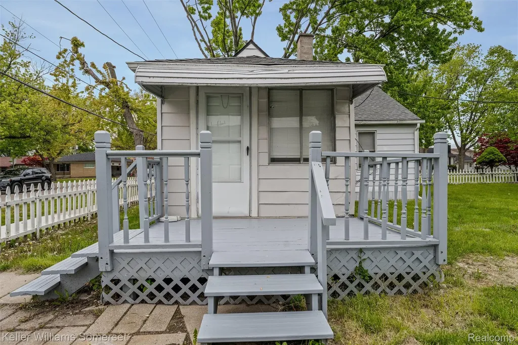 19800 Parkside Street St. Clair Shores City MI 48080