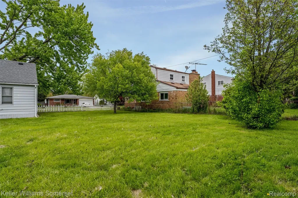 19800 Parkside Street St. Clair Shores City MI 48080