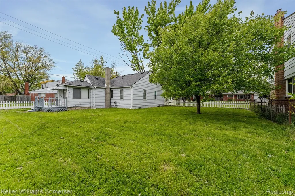19800 Parkside Street St. Clair Shores City MI 48080