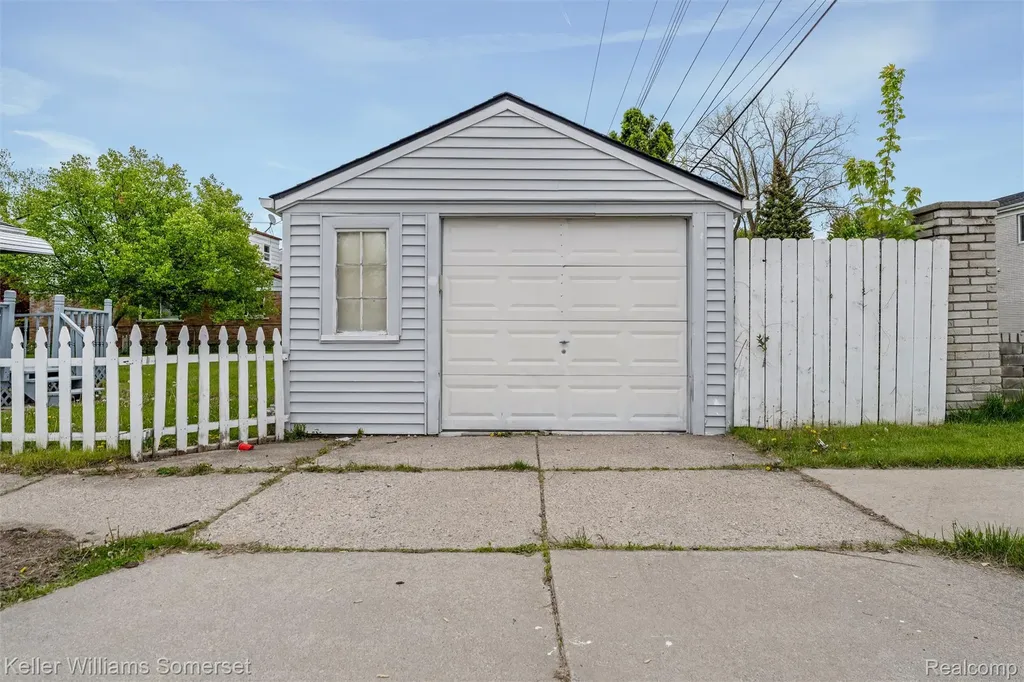 19800 Parkside Street St. Clair Shores City MI 48080