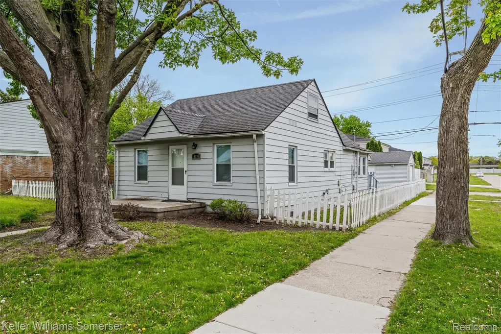 19800 Parkside Street St. Clair Shores City MI 48080