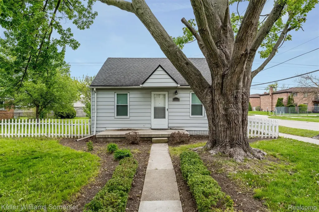 19800 Parkside Street St. Clair Shores City MI 48080