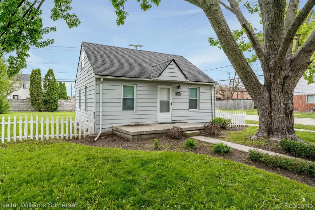 19800 Parkside Street St. Clair Shores City MI 48080