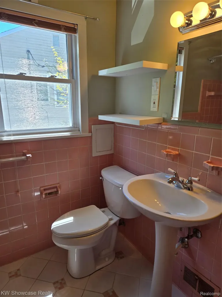 244 Wallinwood Avenue NE Grand Rapids City MI 49503
