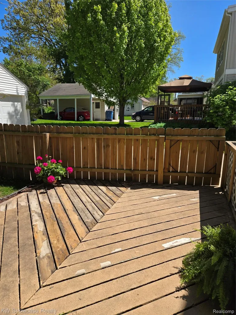 244 Wallinwood Avenue NE Grand Rapids City MI 49503