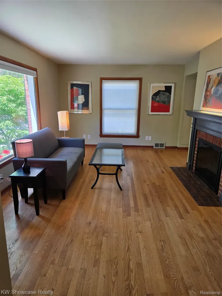 244 Wallinwood Avenue NE Grand Rapids City MI 49503