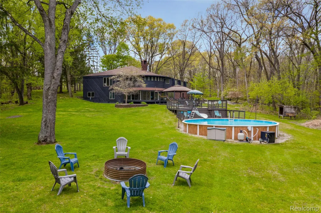1751 Bird Road Groveland Township MI 48462