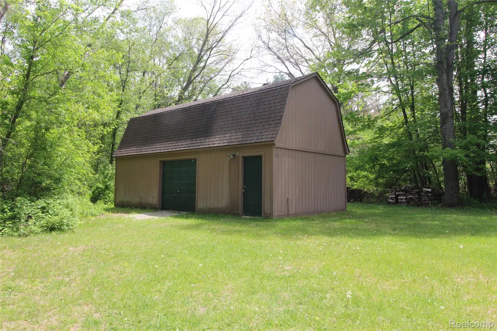 1751 Bird Road Groveland Township MI 48462