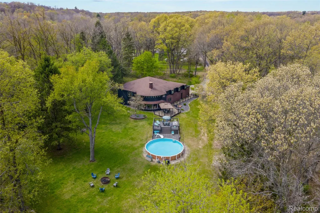 1751 Bird Road Groveland Township MI 48462