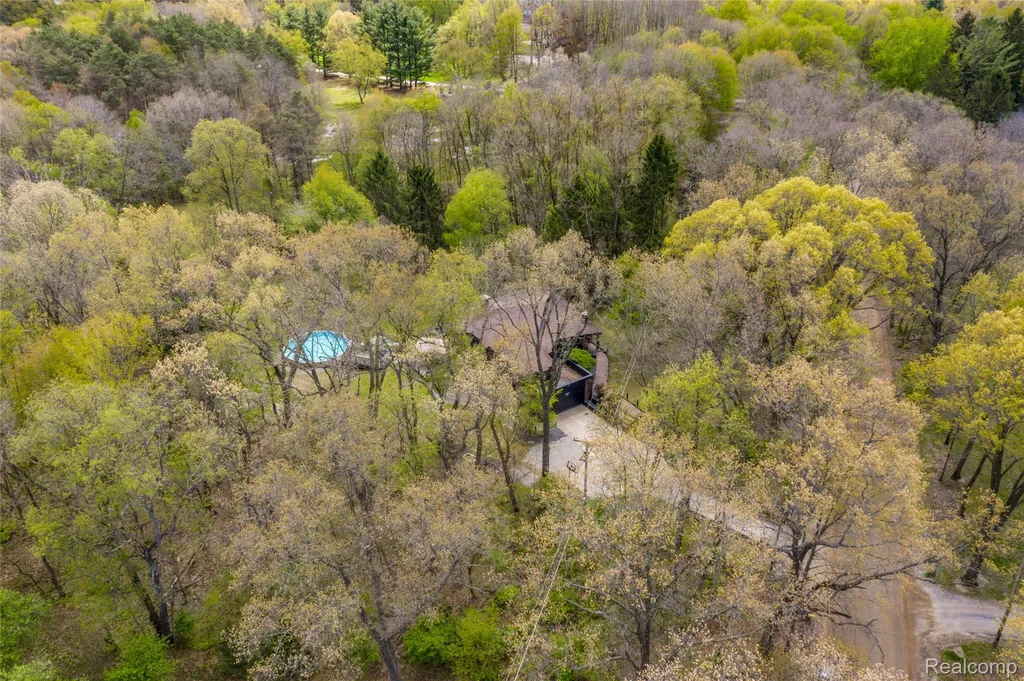 1751 Bird Road Groveland Township MI 48462