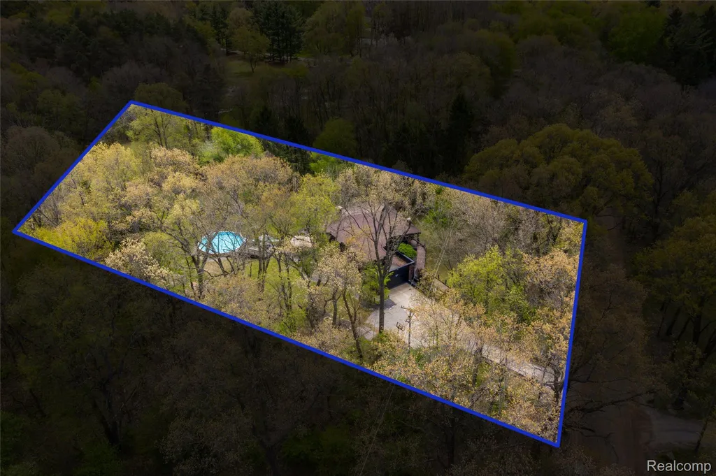 1751 Bird Road Groveland Township MI 48462