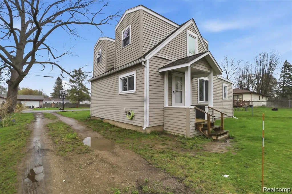 2164 Savoy Avenue Burton City MI 48529