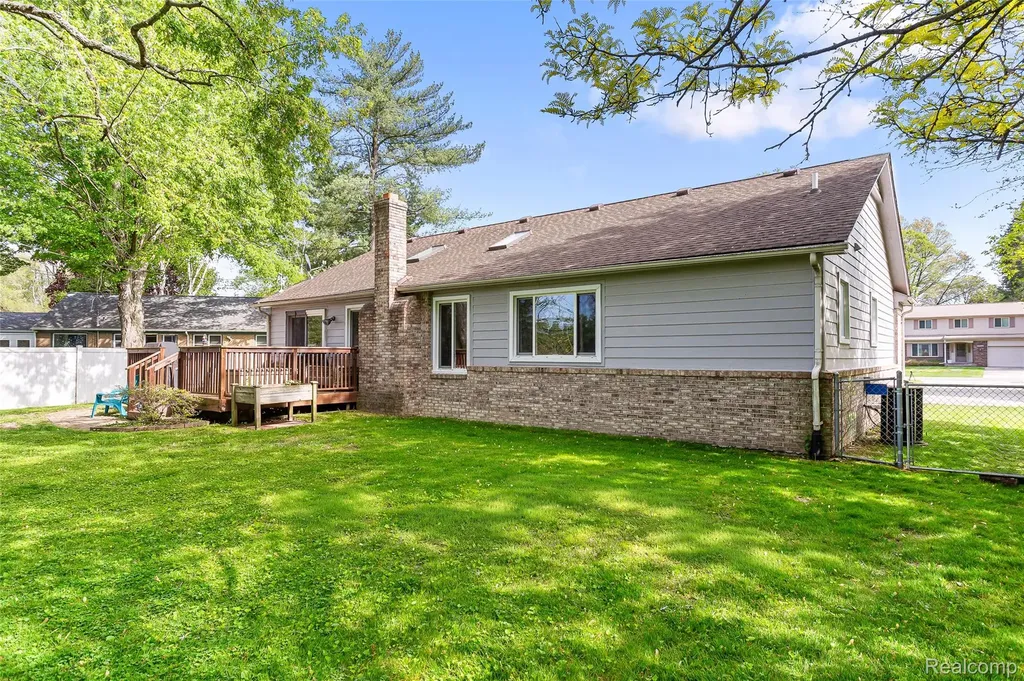 27900 Whitcomb Street Livonia City MI 48154
