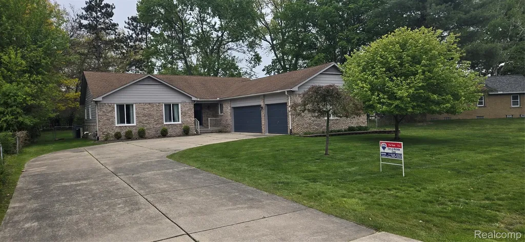 27900 Whitcomb Street Livonia City MI 48154