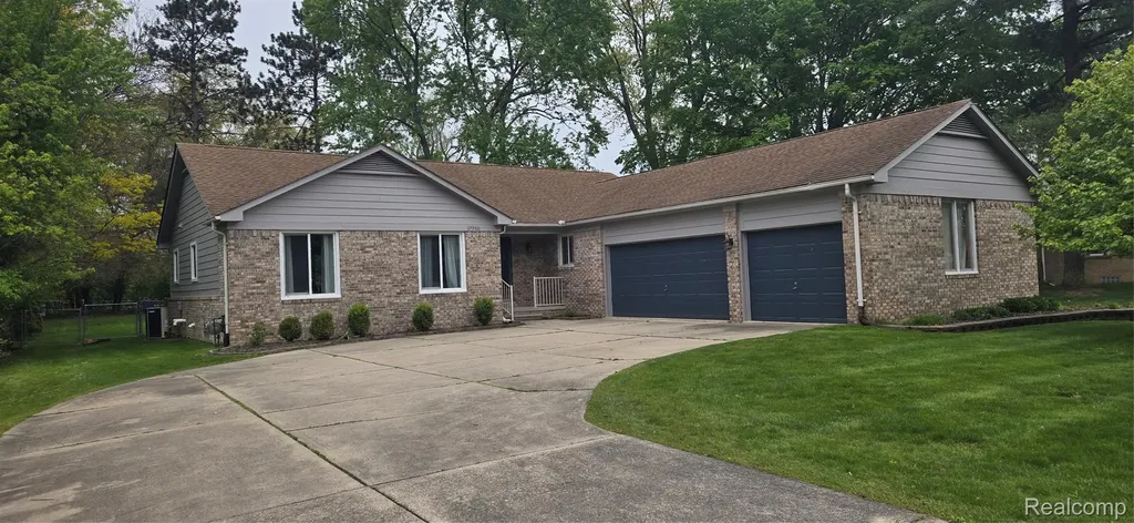 27900 Whitcomb Street Livonia City MI 48154