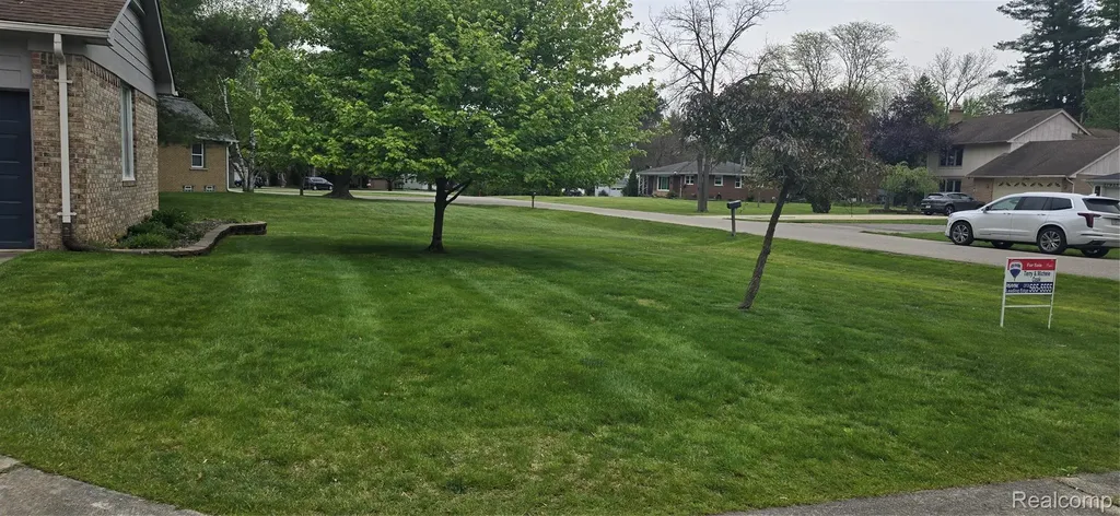 27900 Whitcomb Street Livonia City MI 48154