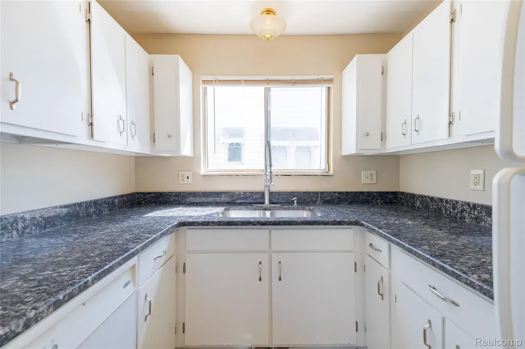 569 Hendrickson Boulevard Clawson City MI 48017