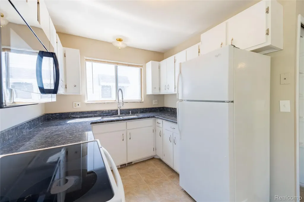 569 Hendrickson Boulevard Clawson City MI 48017