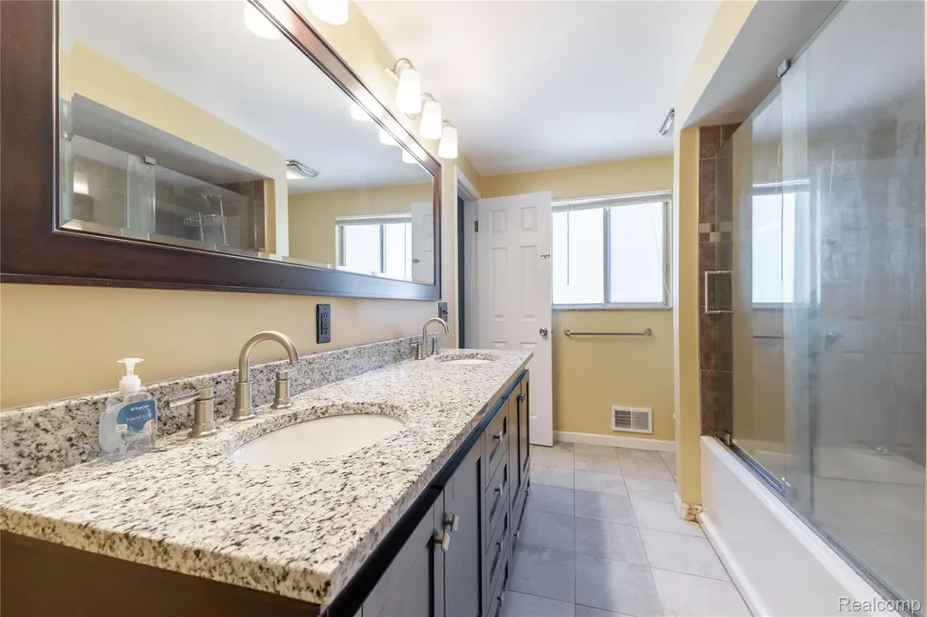 569 Hendrickson Boulevard Clawson City MI 48017