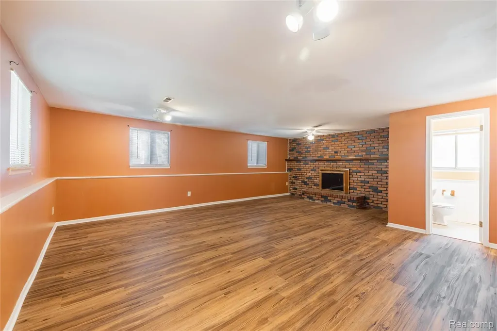 569 Hendrickson Boulevard Clawson City MI 48017