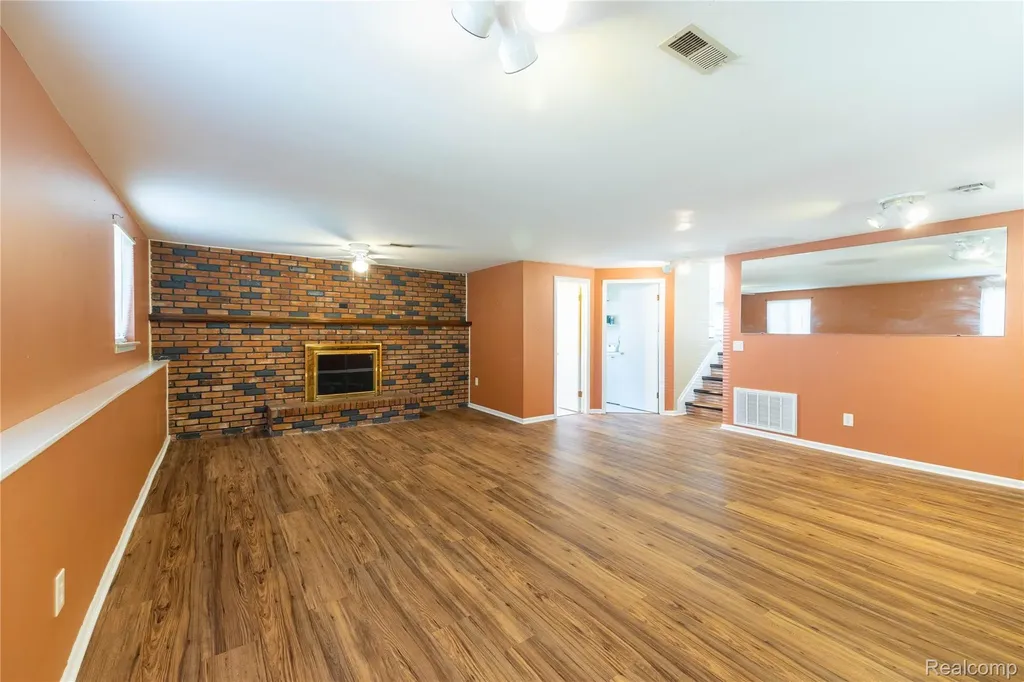 569 Hendrickson Boulevard Clawson City MI 48017