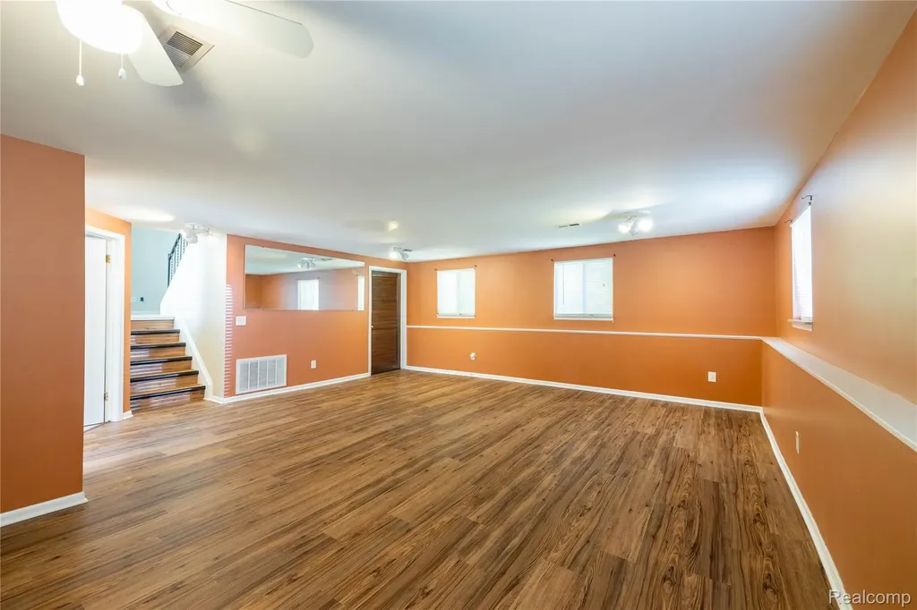 569 Hendrickson Boulevard Clawson City MI 48017