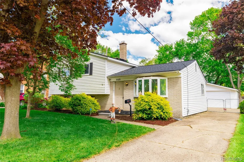 569 Hendrickson Boulevard Clawson City MI 48017