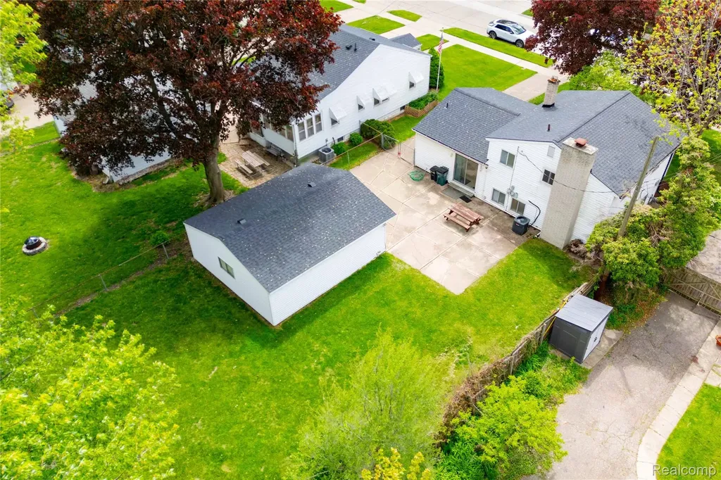569 Hendrickson Boulevard Clawson City MI 48017