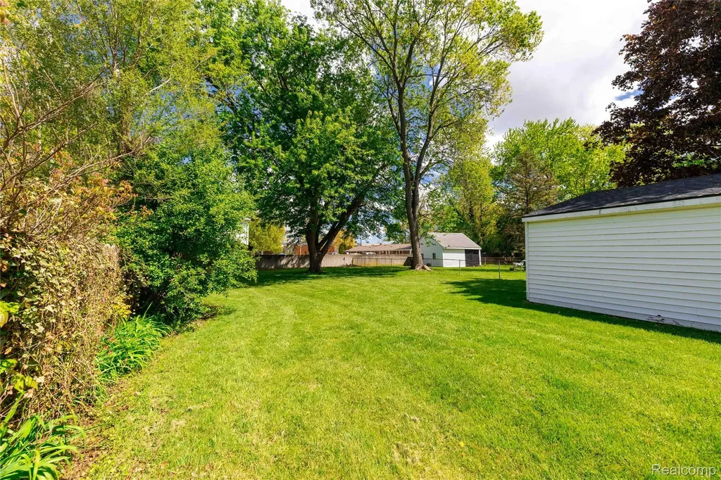 569 Hendrickson Boulevard Clawson City MI 48017