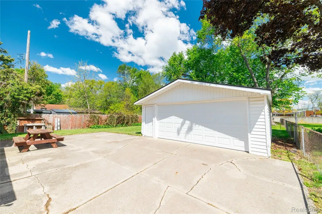 569 Hendrickson Boulevard Clawson City MI 48017