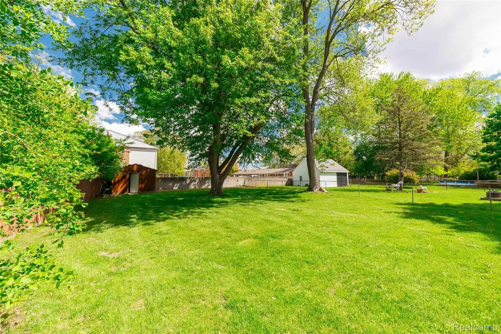 569 Hendrickson Boulevard Clawson City MI 48017
