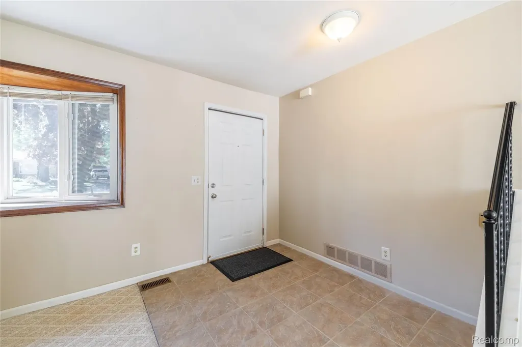 569 Hendrickson Boulevard Clawson City MI 48017