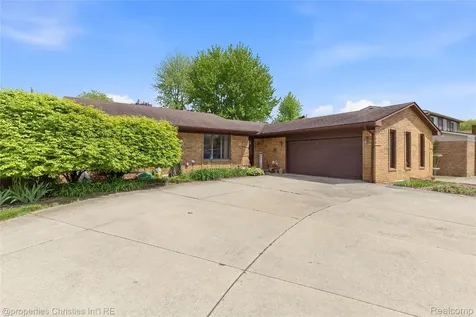 38324 Santa Anna Street Clinton Charter Township MI 48036