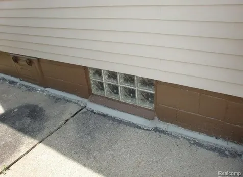 19724 Elkhart Street Harper Woods City MI 48225