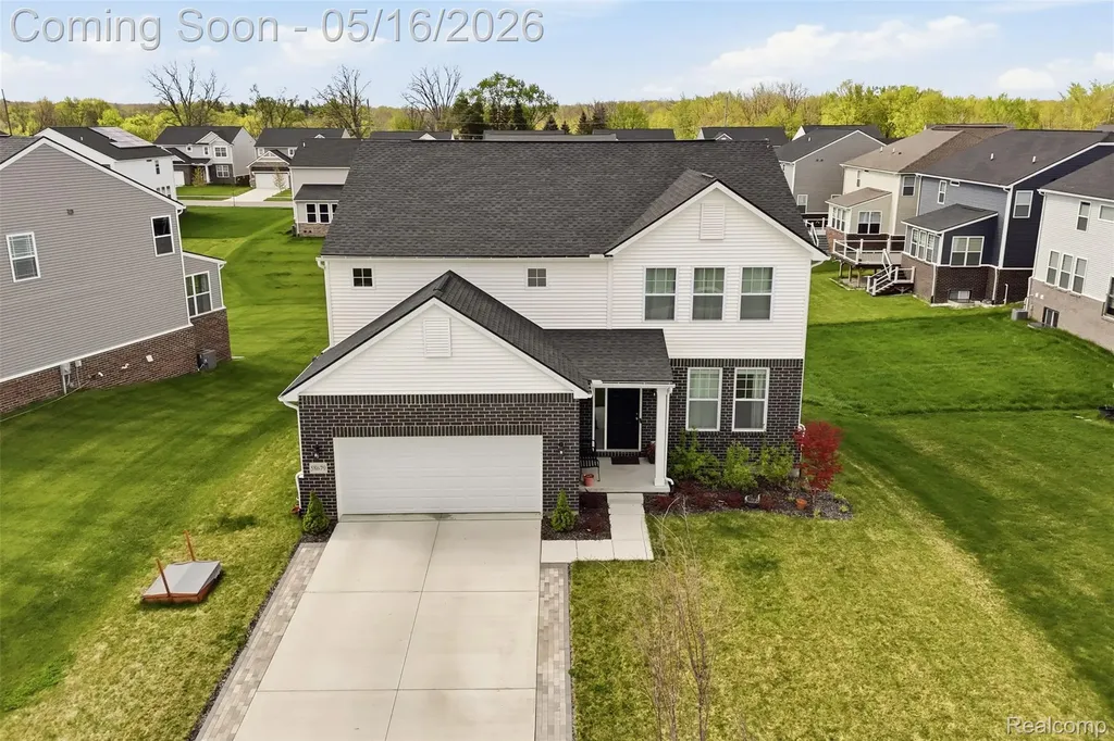 58679 Falabella Drive Lyon Charter Township MI 48178