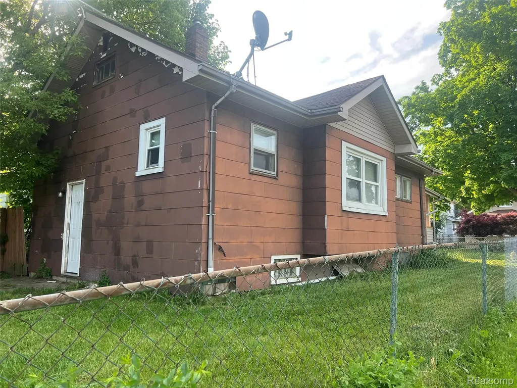 2554 Swayze Street Flint City MI 48503