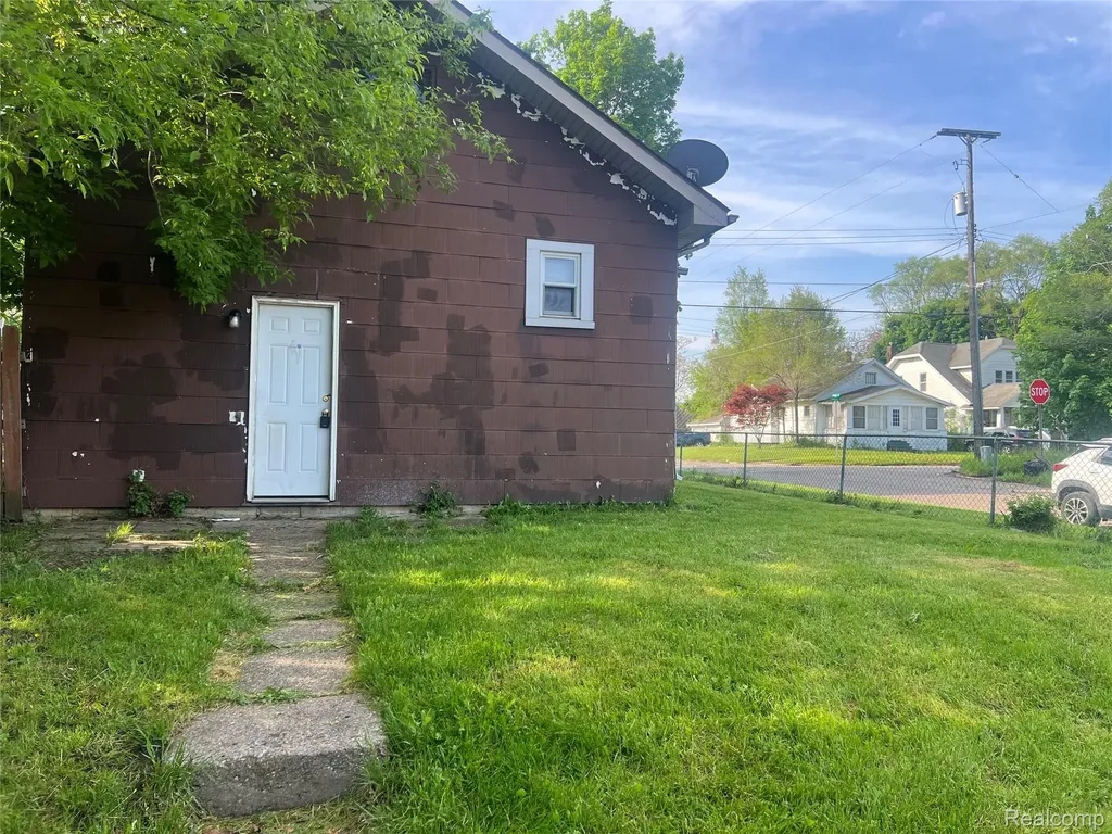 2554 Swayze Street Flint City MI 48503