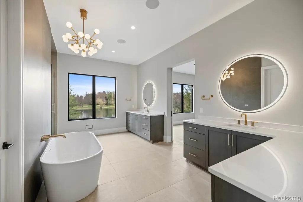 4592 Pinnacle Boulevard Oakland Charter Township MI 48306