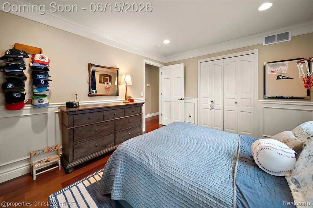 1484 Bird Avenue Birmingham City MI 48009
