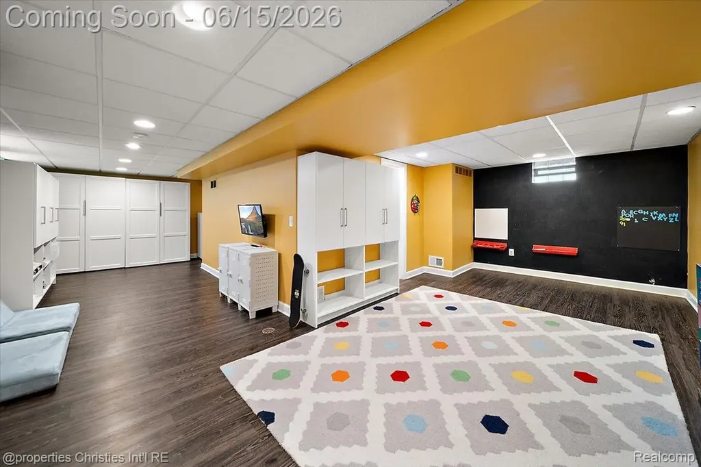 1484 Bird Avenue Birmingham City MI 48009