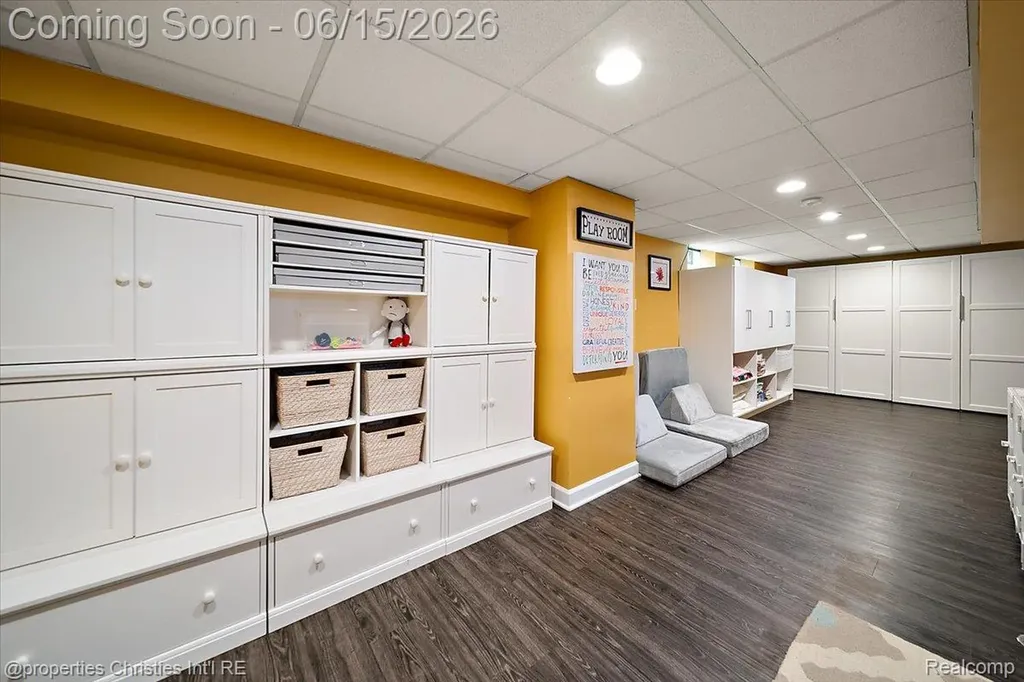 1484 Bird Avenue Birmingham City MI 48009