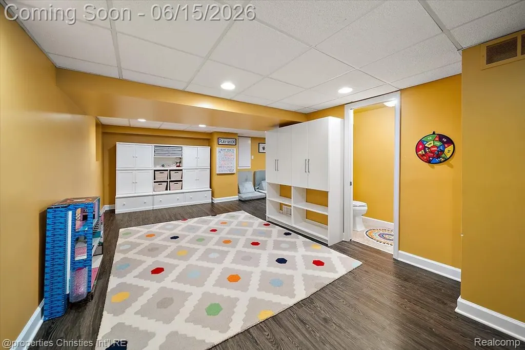 1484 Bird Avenue Birmingham City MI 48009
