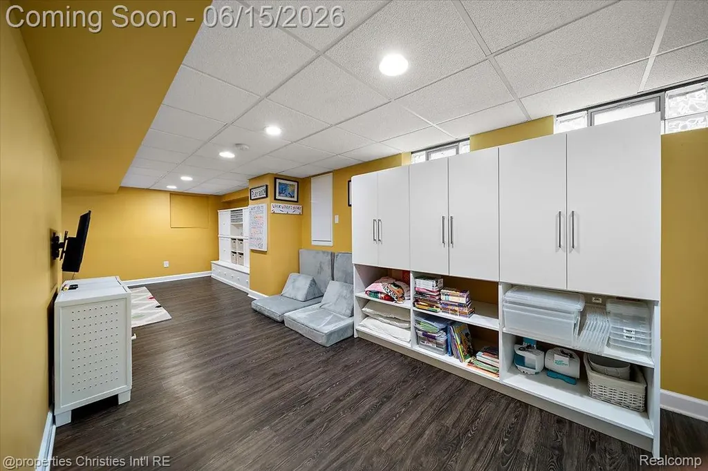 1484 Bird Avenue Birmingham City MI 48009